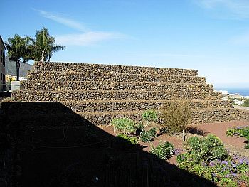 Pyramids Guimar1