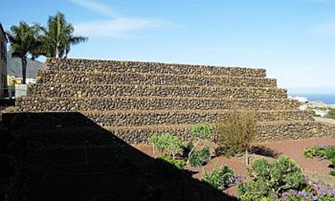 Pyramids Guimar1